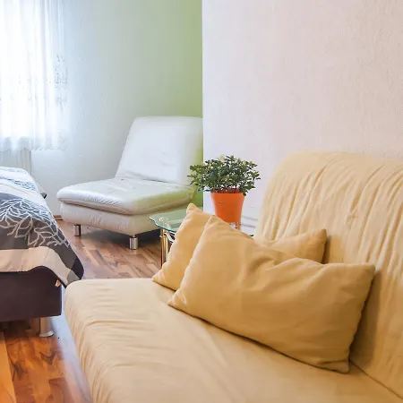 Ueber Den Daechern Von Apartman *